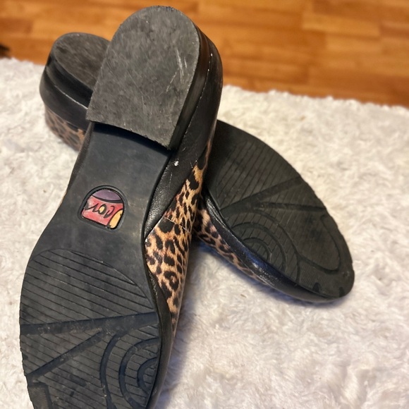Vintage Icon leapard ballet flats. - Picture 3 of 3